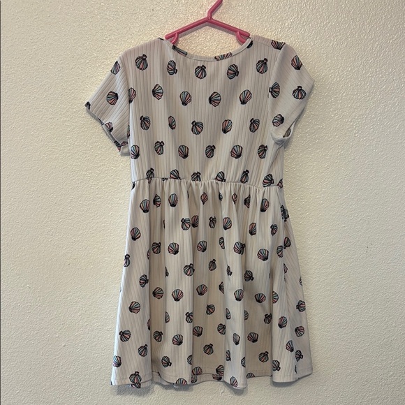 Charming Ribbed White Kids Dress‎ with Seashell Print - Picture 3 of 4